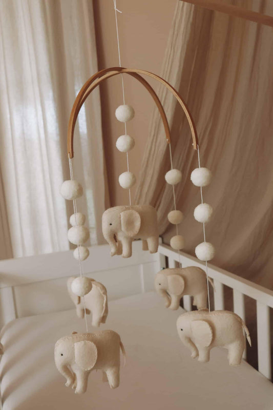 Mobile bébé éléphants en feutre blanc, décoration suspendue pour lit enfant, ambiance douce